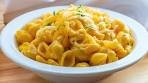 How to Make Velveeta Mac and Cheese | Easy, Creamy ...