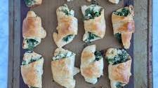 4-Ingredient Cheesy Spinach Crescent Rolls