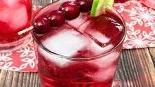 Easy Cranberry Vodka Fizz Cocktail