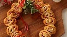 Holiday Wreath Pizza Pull-Apart Recipe