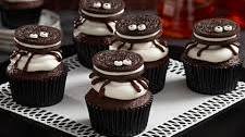 OREO Spider Hug Cupcakes