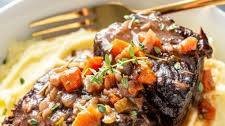 Red Wine-Braised Short Ribs with Mashed Potatoes