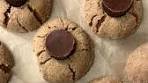 Easy Peanut Butter Blossoms Recipe for Your Christmas ...
