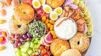 HOW TO MAKE A BEAUTIFUL BAGEL BOARD FOR A CROWD
