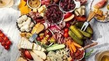 How to Make a Charcuterie and Cheese Board