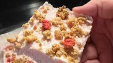 no bake strawberry shortcake yogurt bars