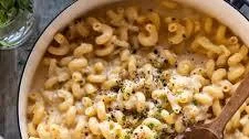 One Pot Creamy Cauliflower Mac and Cheese