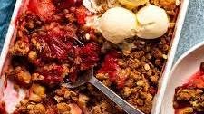 Apple and rhubarb crumble
