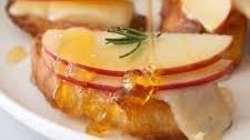 Apple Cheddar Crostini