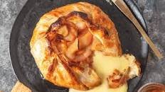 Apples-and-Honey Baked Brie