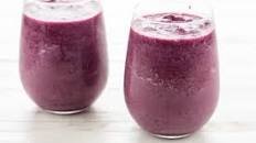 Blue Hawaii Smoothie with blueberries and pineapple