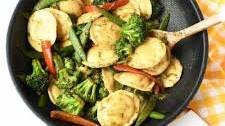 Cheese Ravioli Stir-Fry in Peanut Sauce