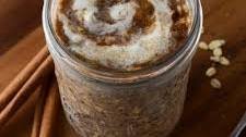 Cinnamon Roll Overnight Oatmeal Recipe