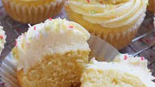 Classic Vanilla Cupcakes