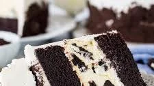Cookies and Cream Cheesecake Cake
