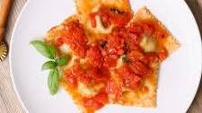 Easy Ravioli with Tomato Sauce Recipe