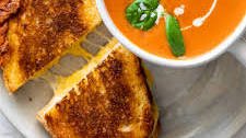 Easy tomato soup with grilled cheese