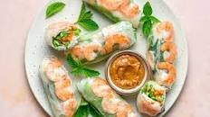 Fresh Summer Rolls With Peanut Sauce