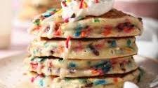 Funfetti Pancakes (Birthday Cake Pancakes)