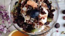 Greek Yogurt Parfaits with DOVE® Chocolate Fruit & Nut