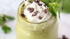 Healthy Mint Chocolate Chip Smoothie