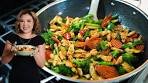 How to make a quick CHICKEN STIR FRY, seriously the best!
