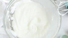 How To Whip Egg Whites (Stiff Peaks & Soft Peaks)