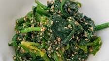 Japanese Spinach Salad Dressed in White Sesame (Spinach Goma-ae)