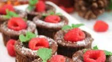 MOLTEN CHOCOLATE CUPCAKES