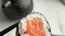 Salmon Maki (Sushi Roll)