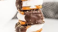 S’mores Pretzels (Oven-Baked Indoor S’mores Snack)