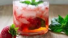 Strawberry Basil Spritzer (Mocktail)
