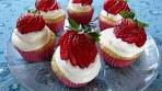 Strawberry Cheesecake Stuffed Cupcakes (quick and easy ...