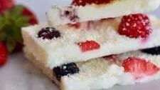 Yogurt Bark Recipe with White Chocolate and Berries