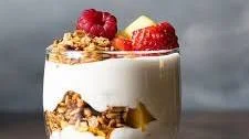 Yogurt parfait recipe with honey and fruits