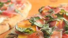 Grilled Prosciutto and Peach Flatbread Pizza Thumbnail