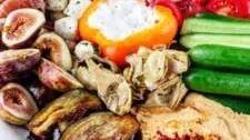 Mezze: How to Build the perfect Mediterranean Party Platter Thumbnail