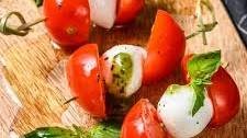 Tomato Pesto Caprese Skewers Thumbnail