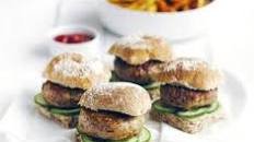 Turkey burgers with sweet potato chips Thumbnail