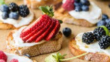 Berry Bruschetta with Honey Yogurt Spread Thumbnail