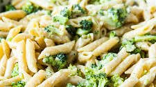 One-Pot Broccoli Alfredo Pasta Thumbnail