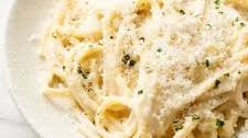 Creamy Garlic Pasta Thumbnail