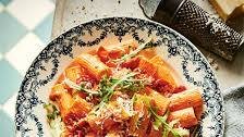 Rigatoni with Creamy Tomato and Vodka Sauce Thumbnail