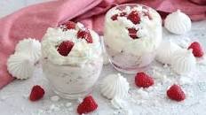 Eton mess: la ricetta del dolce al cucchiaio tipico della pasticceria anglosassone Thumbnail