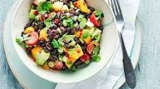 Mango salad with avocado and black beans Thumbnail