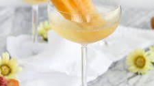 Peach Bellini Pops with Prosecco Thumbnail