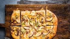 Italian flatbread with pear, walnut and gorgonzola Thumbnail