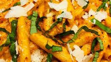 Roasted Red Pepper and Goat Cheese Pasta Thumbnail