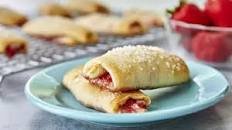 Strawberry Cheesecake Crescent Rolls Thumbnail