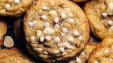 White Chocolate Macadamia Nut Cookies Thumbnail